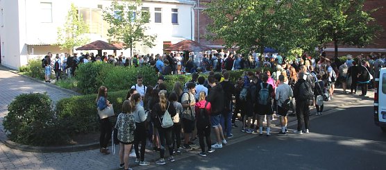 Schulfest des SBZ eröffnet (Foto: Karl-Heinz Herrmann) Schulfest des SBZ eröffnet (Foto: Karl-Heinz Herrmann)