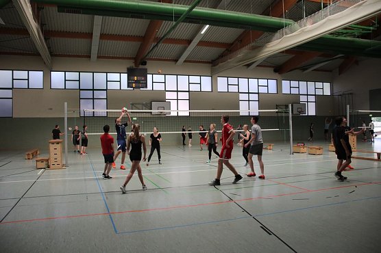 Schulfest des SBZ eröffnet (Foto: Karl-Heinz Herrmann) Schulfest des SBZ eröffnet (Foto: Karl-Heinz Herrmann)