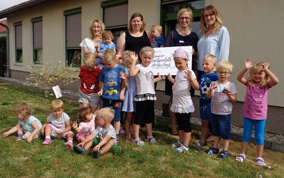 Natur im eigenen Garten erlebbar machen (Foto: Kita Arche Noah Gro&szlig;furra)