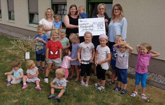 Natur im eigenen Garten erlebbar machen (Foto: Kita Arche Noah Gro&szlig;furra)
