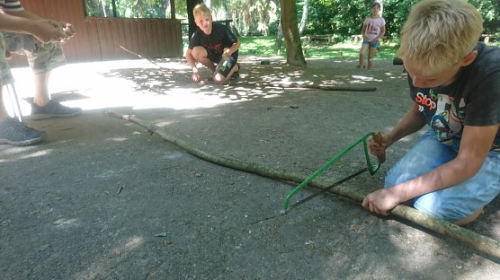 Aufregende Tage im Wäldchen in Obertopfstedt (Foto: Stadtjugendring) Aufregende Tage im Wäldchen in Obertopfstedt (Foto: Stadtjugendring)