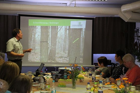 Revierförster zu Besuch (Foto: Karl-Heinz Herrmann) Revierförster zu Besuch (Foto: Karl-Heinz Herrmann)