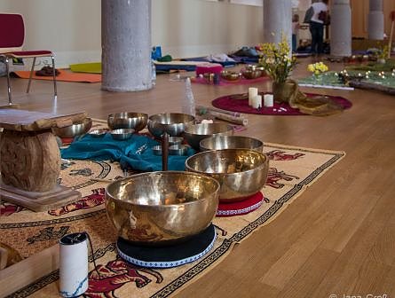 Klangbad im Marstall (Foto: Thüringer Landesmusikakademie) Klangbad im Marstall (Foto: Thüringer Landesmusikakademie)