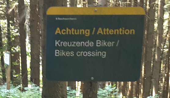 Biker auf Vormarsch (Foto: Karl-Heinz Herrmann) Biker auf Vormarsch (Foto: Karl-Heinz Herrmann)