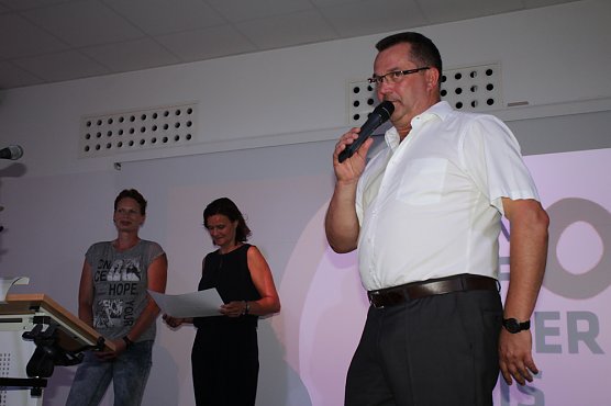 Gemeinschaftsschule in Greußen übergeben (Foto: Karl-Heinz Herrmann) Gemeinschaftsschule in Greußen übergeben (Foto: Karl-Heinz Herrmann)