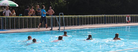 Schwimmen (Foto: Karl-Heinz Herrmann)