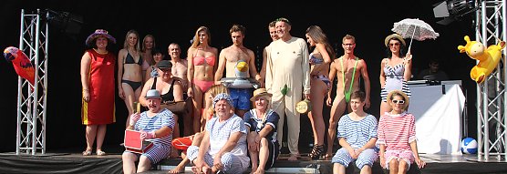 Publikumsmagnet Bademodenschau (Foto: Karl-Heinz Herrmann)