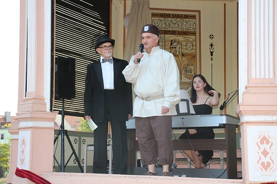 Kurpark wurde zur Flaniermeile (Foto: Karl-Heinz Herrmann)