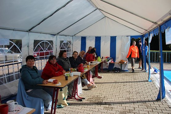 24-Stunden-Schwimmen begeisterte (Foto: Karl-Heinz Herrmann) 24-Stunden-Schwimmen begeisterte (Foto: Karl-Heinz Herrmann)