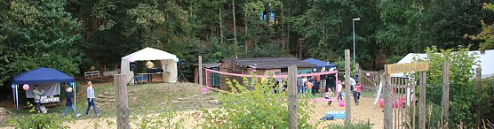 Sommerfest im Wohngebiet (Foto: Karl-Heinz Herrmann) Sommerfest im Wohngebiet (Foto: Karl-Heinz Herrmann)