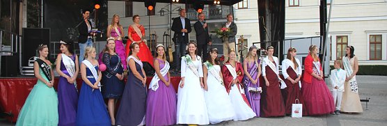 Sehr erfolgreicher Start des Weinfests (Foto: Karl-Heinz Herrmann) Sehr erfolgreicher Start des Weinfests (Foto: Karl-Heinz Herrmann)