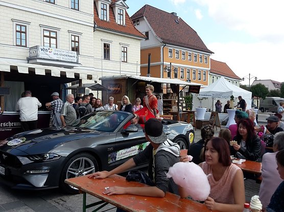 Mit Wein in den neuen Tag (Foto: Karl-Heinz Herrmann) Mit Wein in den neuen Tag (Foto: Karl-Heinz Herrmann)