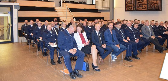 Beförderung im Bürgersaal der Cruciskirche (Foto: Polizei) Beförderung im Bürgersaal der Cruciskirche (Foto: Polizei)