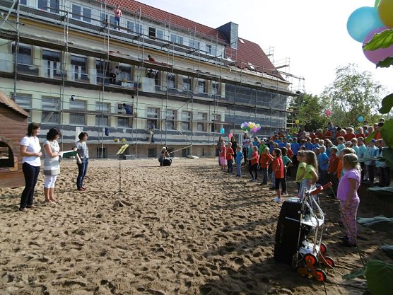 &Uuml;bergabe Au&szlig;enanlage der Grundschule Bottendorf (Foto: Landratsamt Kyffh&auml;userkreis)