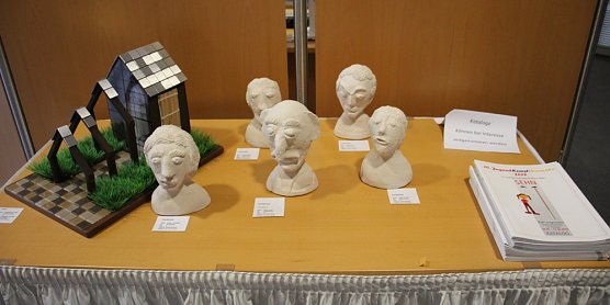 Bilderausstellung in der Kyffhäuser-Sparkasse (Foto: Karl-Heinz Herrmann) Bilderausstellung in der Kyffhäuser-Sparkasse (Foto: Karl-Heinz Herrmann)