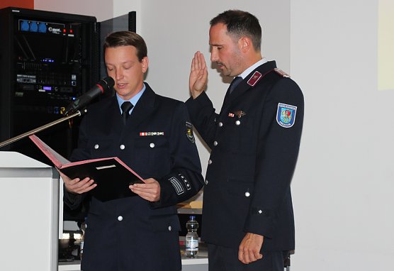Bei Feuerwehrberatung hohe Auszeichnung verliehen (Foto: Karl-Heinz Herrmann) Bei Feuerwehrberatung hohe Auszeichnung verliehen (Foto: Karl-Heinz Herrmann)