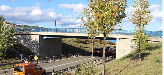 Brückensperrung an der B4 (Foto: Karl-Heinz Herrmann) Brückensperrung an der B4 (Foto: Karl-Heinz Herrmann)