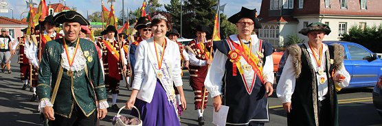 Hausm&auml;nner mit Umzug durch Bad Frankenhausen (Foto: Karl-Heinz Herrmann)