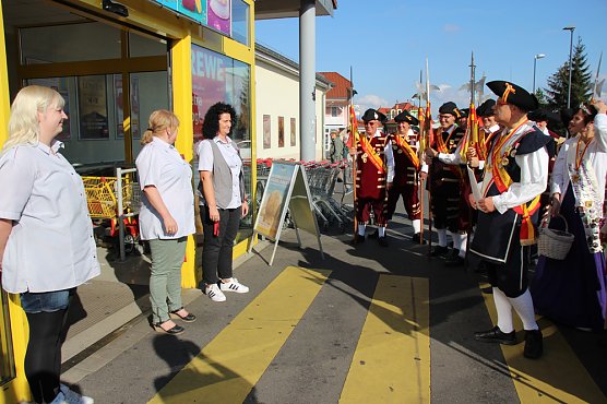 Hausm&auml;nner mit Umzug durch Bad Frankenhausen (Foto: Karl-Heinz Herrmann)