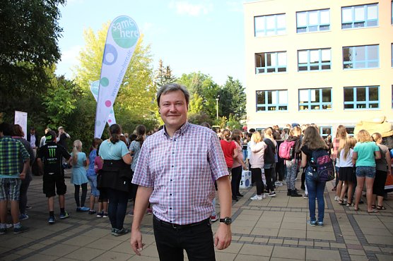 Endlich wieder einen Musiklehrer (Foto: Karl-Heinz Herrmann) Endlich wieder einen Musiklehrer (Foto: Karl-Heinz Herrmann)