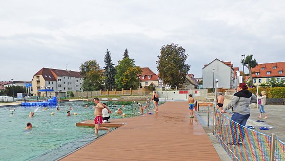 Abbaden im Solewasser-Vitalpark Bad Frankenhausen (Foto: Stadtmarketing Bad Frankenhausen) Abbaden im Solewasser-Vitalpark Bad Frankenhausen (Foto: Stadtmarketing Bad Frankenhausen)