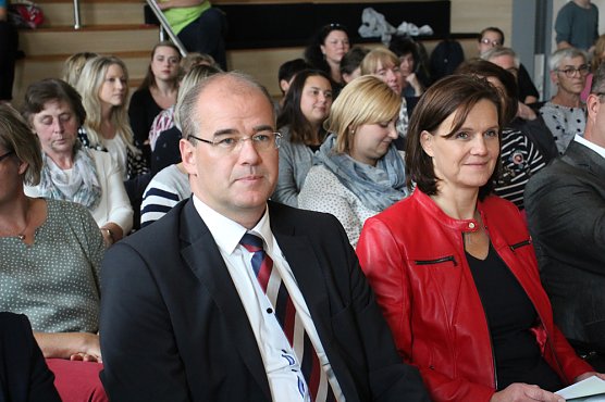 20 Einrichtungen "Kulturkindergarten/Kulturschule" ausgezeichnet (Foto: Karl-Heinz Herrmann) 20 Einrichtungen "Kulturkindergarten/Kulturschule" ausgezeichnet (Foto: Karl-Heinz Herrmann)