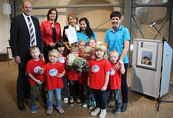 20 Einrichtungen "Kulturkindergarten/Kulturschule" ausgezeichnet (Foto: Karl-Heinz Herrmann) 20 Einrichtungen "Kulturkindergarten/Kulturschule" ausgezeichnet (Foto: Karl-Heinz Herrmann)