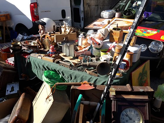 Trödelmarkt am Samstag (Foto: Karl-Heinz Herrmann) Trödelmarkt am Samstag (Foto: Karl-Heinz Herrmann)