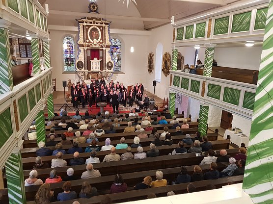 Gelungenes Konzert des Gospelchors Celebrate in Wiehe (Foto: Helfried Maas)