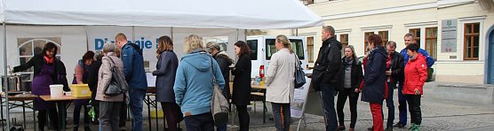 Essen für den guten Zweck (Foto: Karl-Heinz Herrmann) Essen für den guten Zweck (Foto: Karl-Heinz Herrmann)