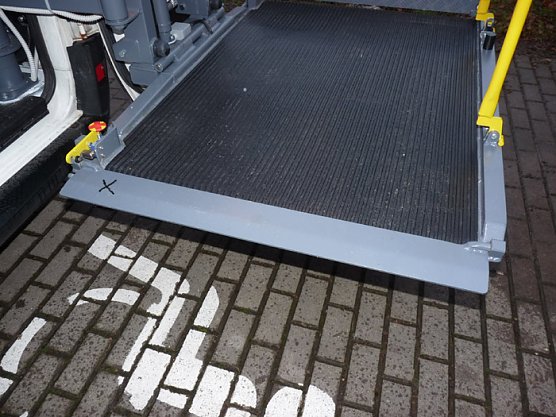 Neuer Schwenklift (Foto: Karl-Heinz Herrmann) Neuer Schwenklift (Foto: Karl-Heinz Herrmann)