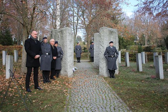 Der Opfer von Gewalt und Kriegen gedacht (Foto: Karl-Heinz Herrmann)
