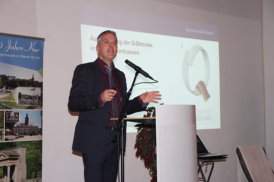 Qualitätssiegel übergeben und mehr (Foto: Karl-Heinz Herrmann) Qualitätssiegel übergeben und mehr (Foto: Karl-Heinz Herrmann)