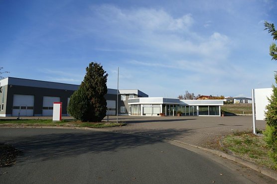 Ins ehemalige Autohaus Bahlmann werden im kommenden Jahr Europcar und der ADAC einziehen (Foto: Autohaus Peter GmbH)