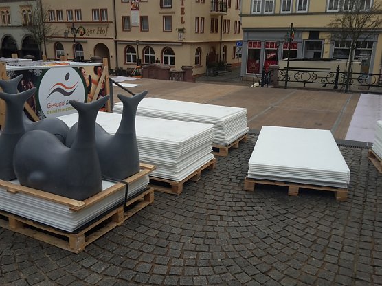 Kunsteisbahn wird installiert (Foto: Karl-Heinz Herrmann)