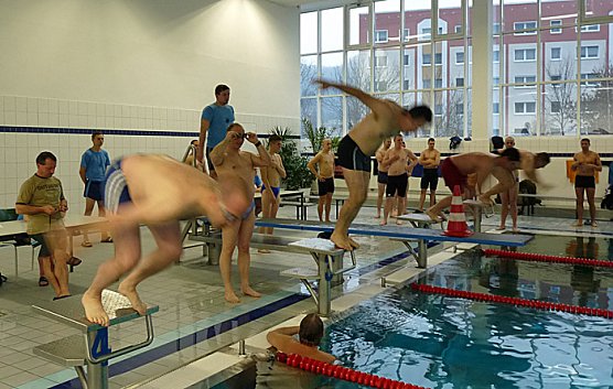 24 - Stunden Schwimmen begonnen (Foto: Karl-Heinz Herrmann) 24 - Stunden Schwimmen begonnen (Foto: Karl-Heinz Herrmann)