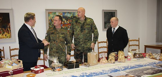 Plätzchen für die Panzersoldaten (Foto: Karl-Heinz Herrmann) Plätzchen für die Panzersoldaten (Foto: Karl-Heinz Herrmann)