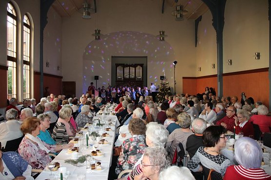 Gelungene Weihnachtsfeier für die Seniorinnen und Senioren (Foto: Karl-Heinz Herrmann) Gelungene Weihnachtsfeier für die Seniorinnen und Senioren (Foto: Karl-Heinz Herrmann)