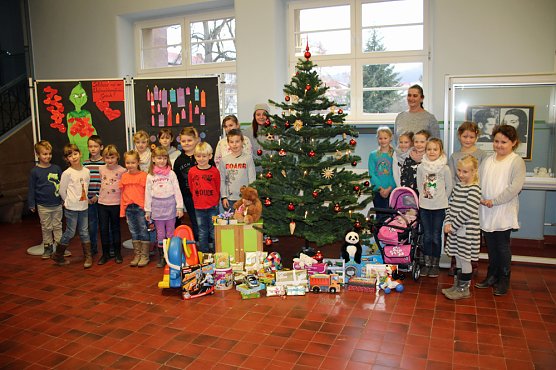 Kinder spendeten f&uuml;r die Tafel (Foto: Karl-Heinz Herrmann)