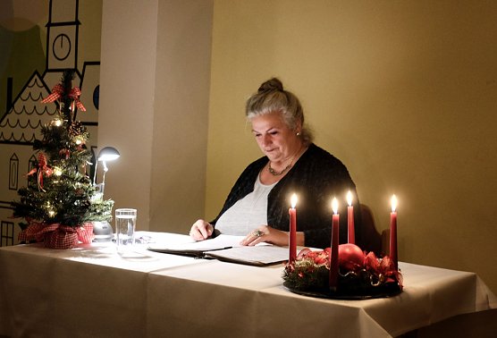 Mordsm&auml;&szlig;ig heitere Vorweihnachtslesung im HOC (Foto: Susanne Stadermann)