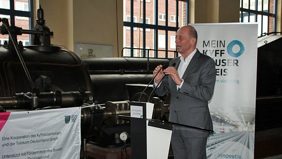 Symbolischer Spatenstich zum Breitbandausbau (Foto: Karl-Heinz Herrmann)