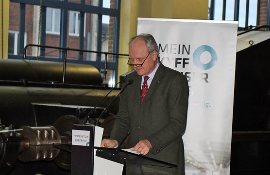 Symbolischer Spatenstich zum Breitbandausbau (Foto: Karl-Heinz Herrmann)