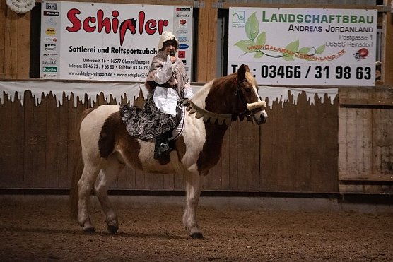 Schnee und Eis zum Weihnachtsm&auml;rchen in Heygendorf (Foto: Alexander Behrbohm)