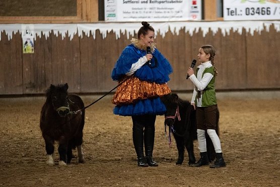 Schnee und Eis zum Weihnachtsm&auml;rchen in Heygendorf (Foto: Alexander Behrbohm)
