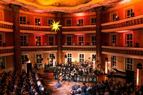 Das große Weihnachtskonzert (Foto: Martin Ludwig) Das große Weihnachtskonzert (Foto: Martin Ludwig)