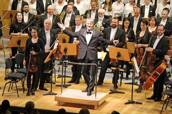 Wieder stimmungsvoller Jahresausklang (Foto: Karl-Heinz Herrmann) Wieder stimmungsvoller Jahresausklang (Foto: Karl-Heinz Herrmann)