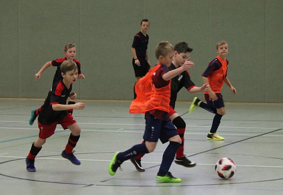 E-Junioren im Hallencup 2019 (Foto: Karl-Heinz Herrmann) E-Junioren im Hallencup 2019 (Foto: Karl-Heinz Herrmann)