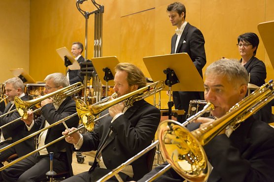 "Rule Britannia im 4. Sinfoniekonzert des Loh-Orchesters (Foto: Tilmann Graner) "Rule Britannia im 4. Sinfoniekonzert des Loh-Orchesters (Foto: Tilmann Graner)