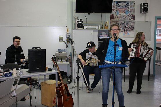 Liebevoll Berufe vorgestellt (Foto: Karl-Heinz Herrmann)