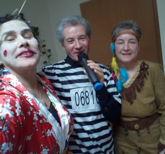 Fröhliche Faschingsfeier (Foto: Yvonne Kraft) Fröhliche Faschingsfeier (Foto: Yvonne Kraft)